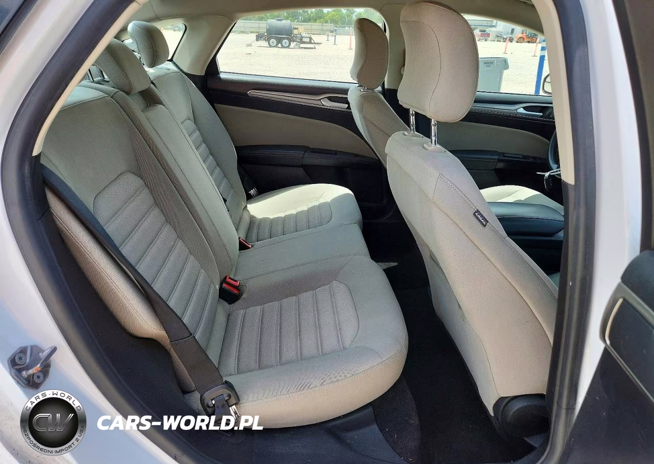 2018 Ford Fusion S Hybrid VIN:3FA6P0UU3JR204396 - 10