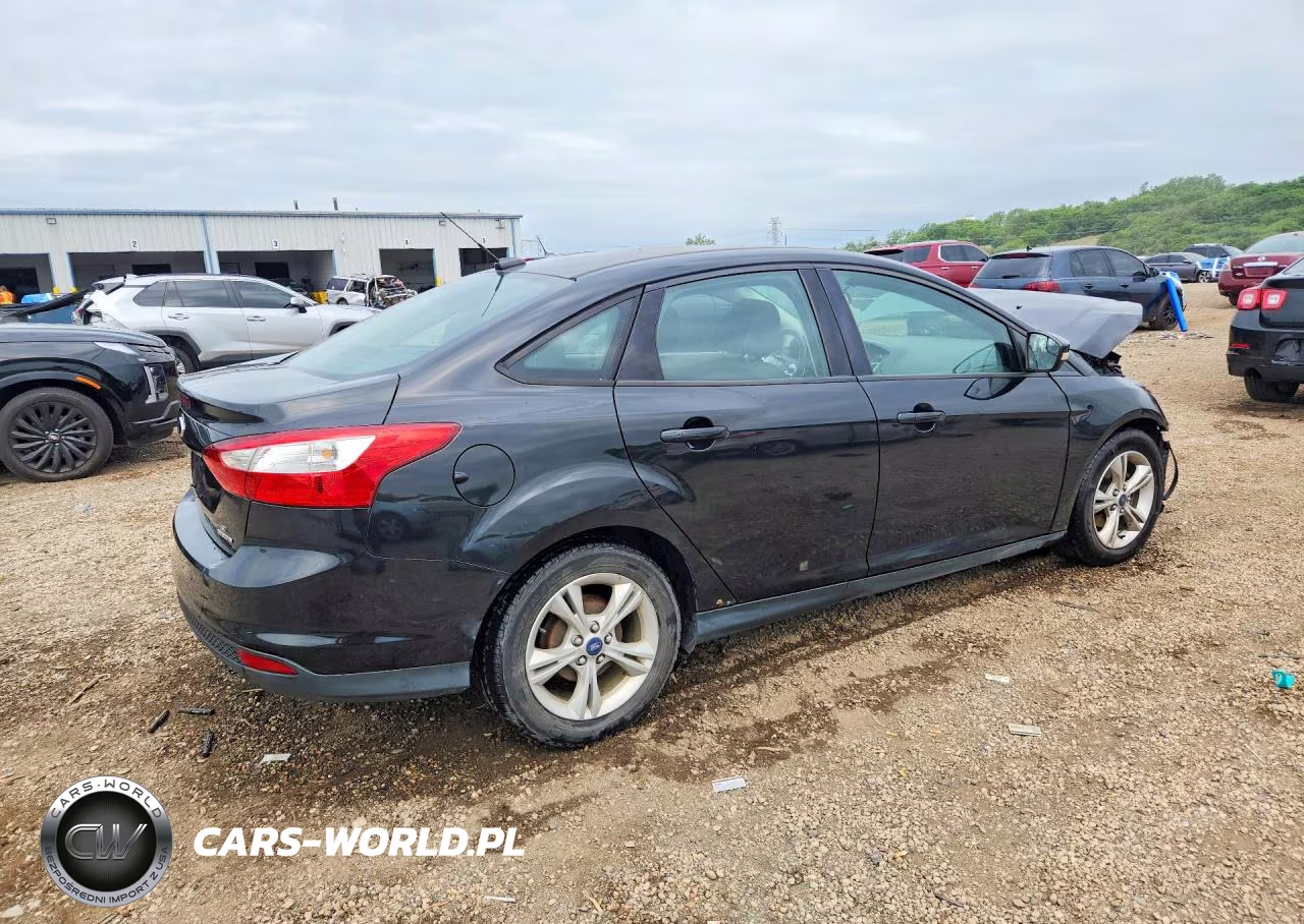 2014 Ford Focus Se VIN:1FADP3F25EL320417 - 3