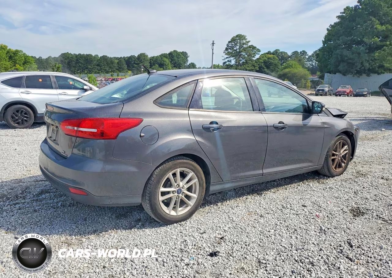 2016 Ford Focus Se VIN:1FADP3F27GL265908 - 3