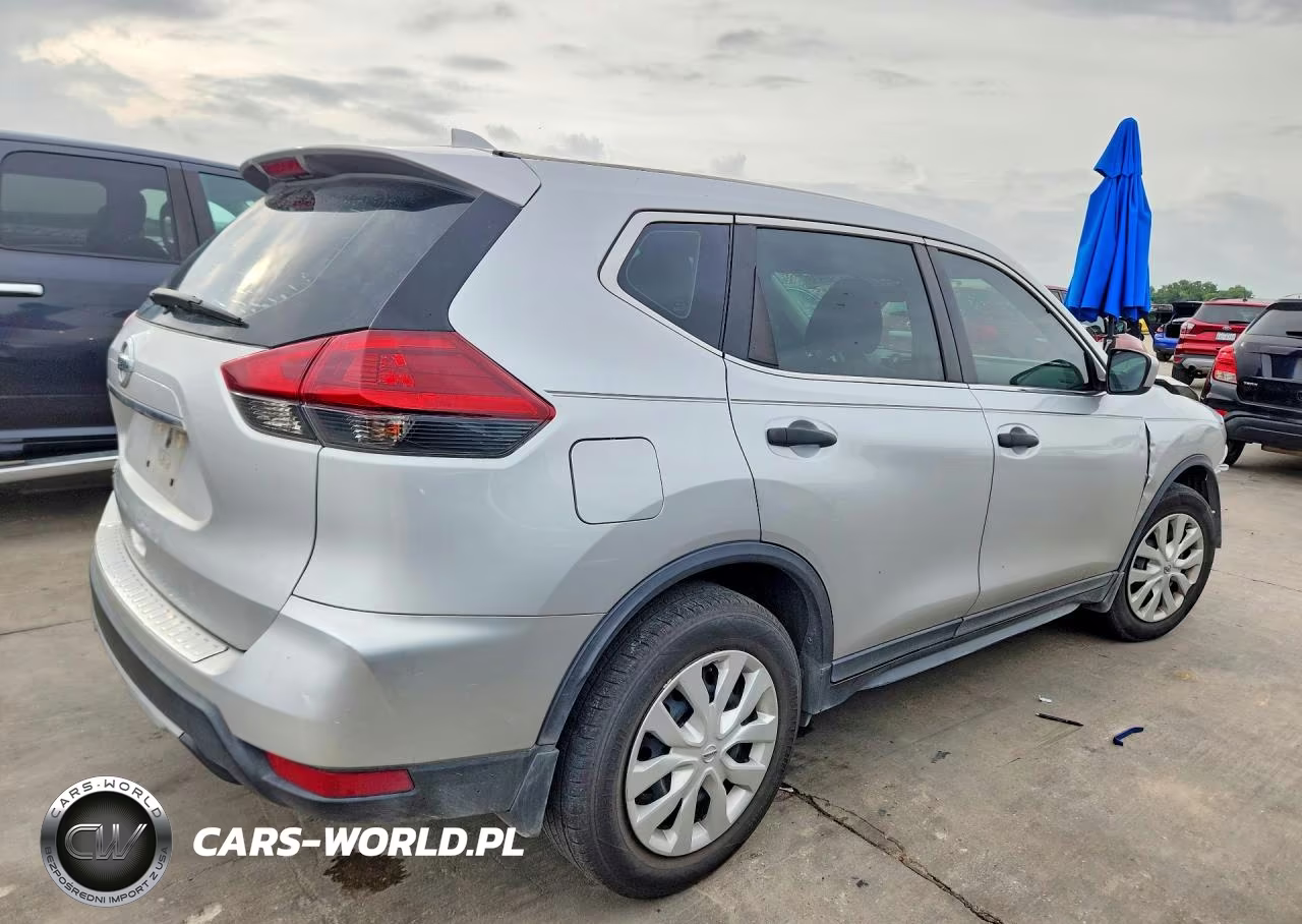 2019 Nissan Rogue S VIN:5N1AT2MT5KC816839 - 3