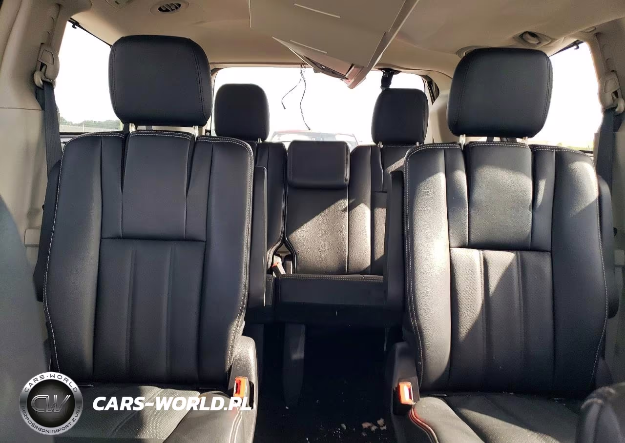 2016 Chrysler Town & Country Touring L VIN:2C4RC1CG9GR261804 - 10