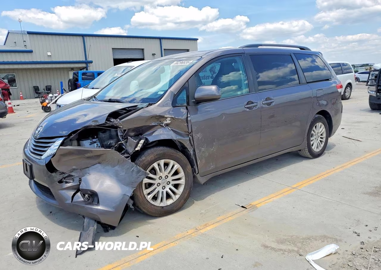 2013 Toyota Sienna Xle 8-Passenger – zdjęcie 1 z 13