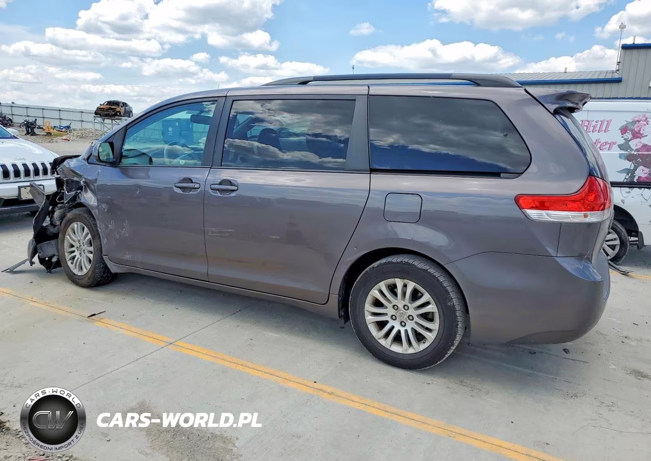 2013 Toyota Sienna Xle 8-Passenger VIN:5TDYK3DC2DS364328 - 2