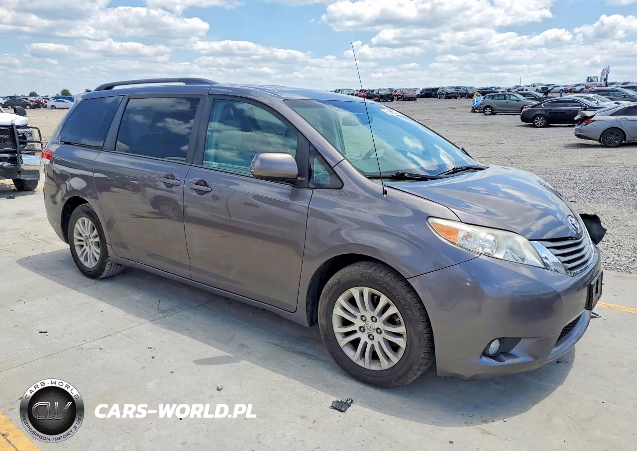 2013 Toyota Sienna Xle 8-Passenger VIN:5TDYK3DC2DS364328 - 4