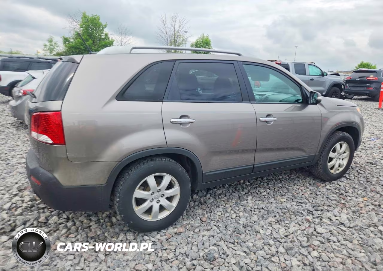 2013 Kia Sorento Lx VIN:5XYKT4A68DG421507 - 3
