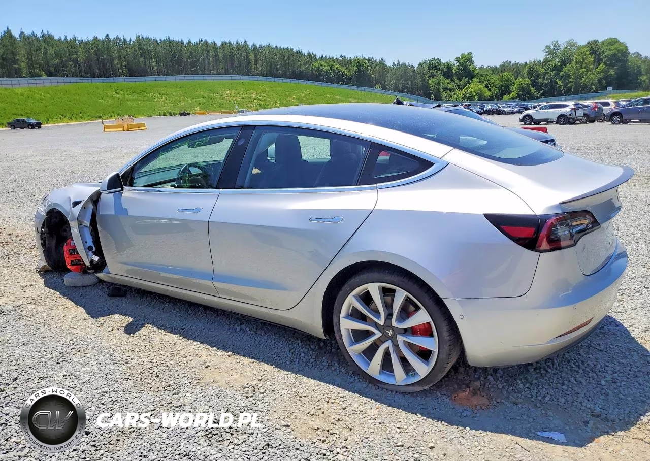 2018 Tesla Model 3 VIN:5YJ3E1EB7JF083329 - 2