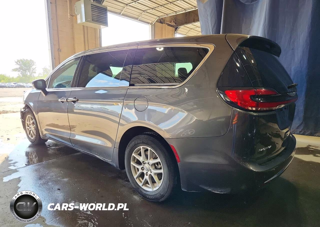 2023 Chrysler Pacifica Touring L VIN:2C4RC1BGXPR549557 - 2