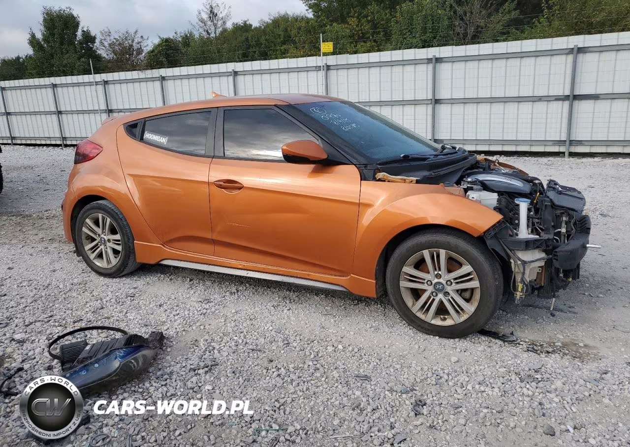 2015 Hyundai Veloster Turbo VIN:KMHTC6AE7FU242184 - 4
