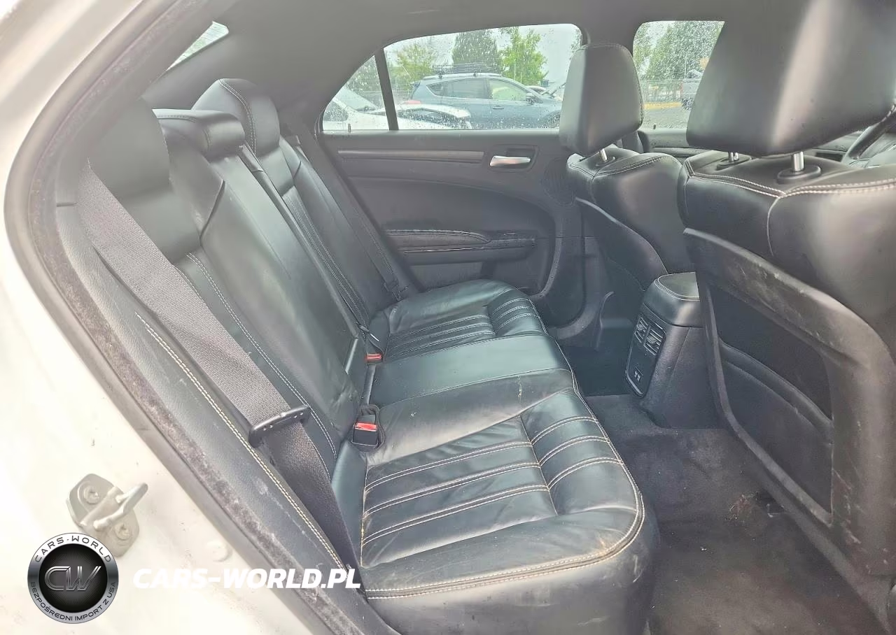 2016 Chrysler 300 S VIN:2C3CCABG4GH144780 - 10