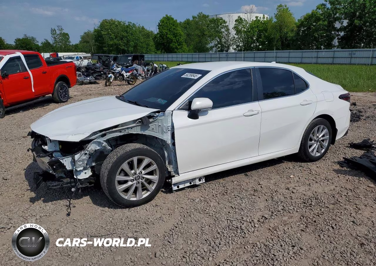 2021 Toyota Camry Le – zdjęcie 1 z 13