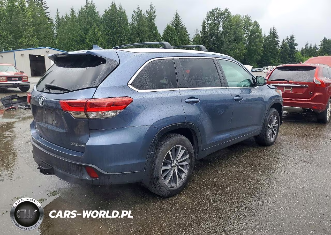 2018 Toyota Highlander Xle VIN:5TDJZRFH2JS820073 - 3