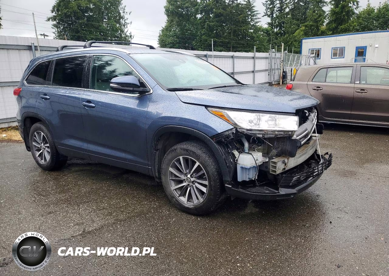 2018 Toyota Highlander Xle VIN:5TDJZRFH2JS820073 - 4