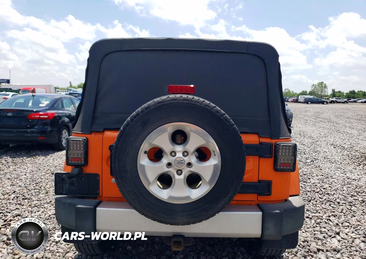 2013 Jeep Wrangler Unlimited Sahara VIN:1C4BJWEG0DL520668 - 6