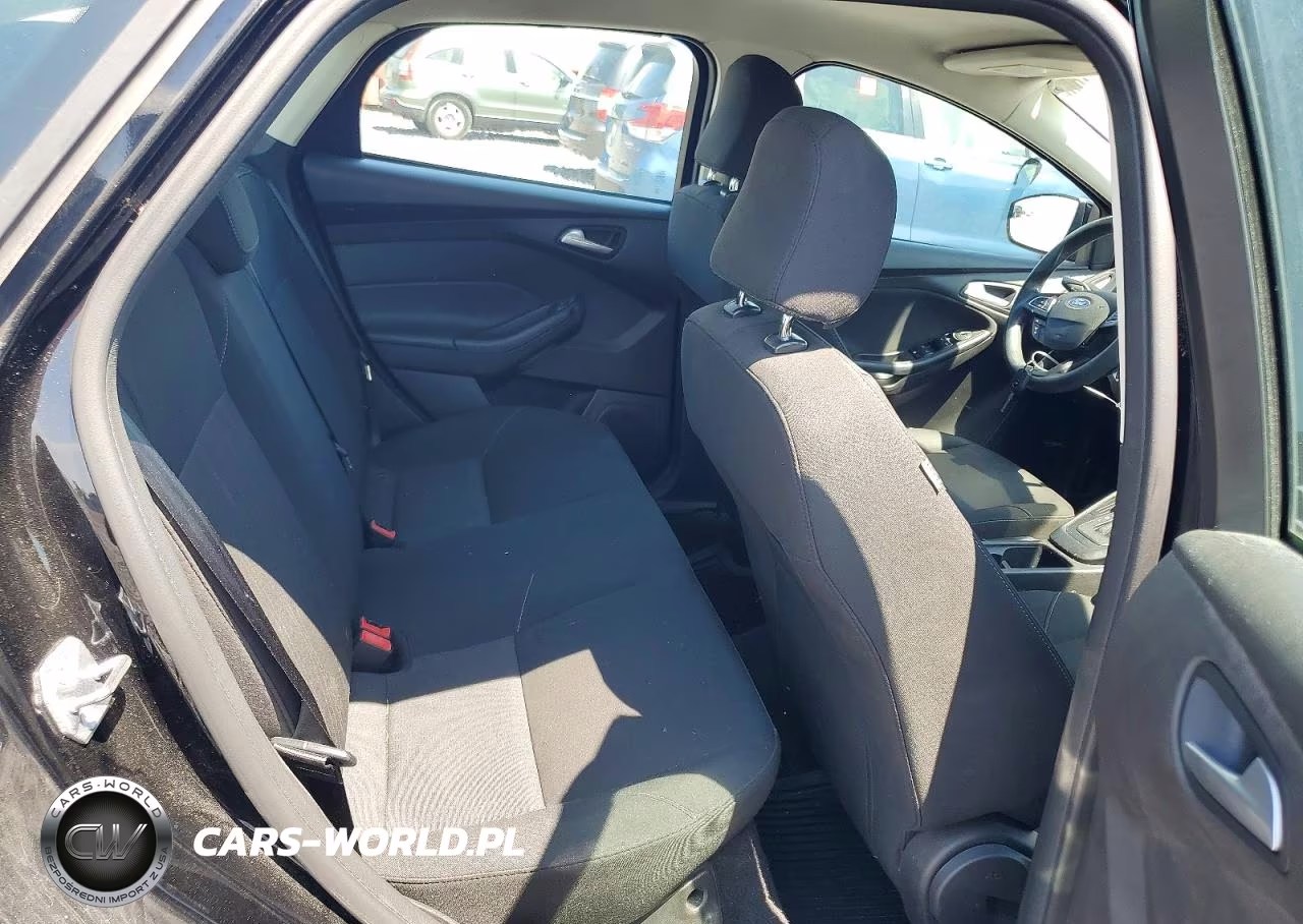 2017 Ford Focus Se VIN:1FADP3F29HL291945 - 10