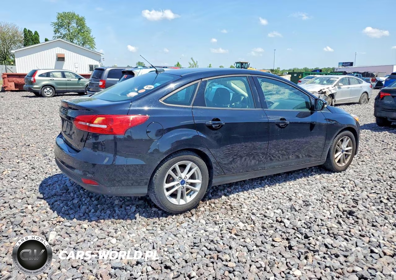 2017 Ford Focus Se VIN:1FADP3F29HL291945 - 3