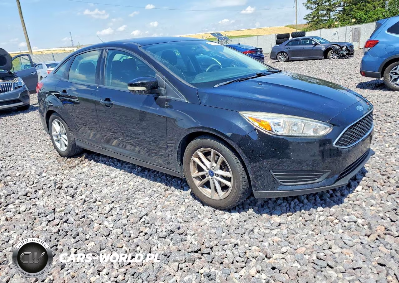 2017 Ford Focus Se VIN:1FADP3F29HL291945 - 4