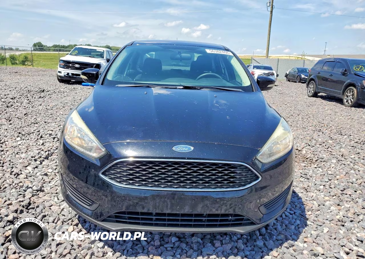2017 Ford Focus Se VIN:1FADP3F29HL291945 - 5