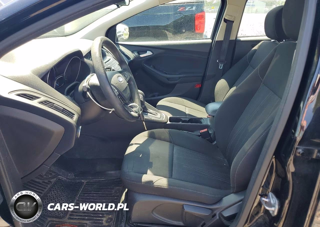2017 Ford Focus Se VIN:1FADP3F29HL291945 - 7