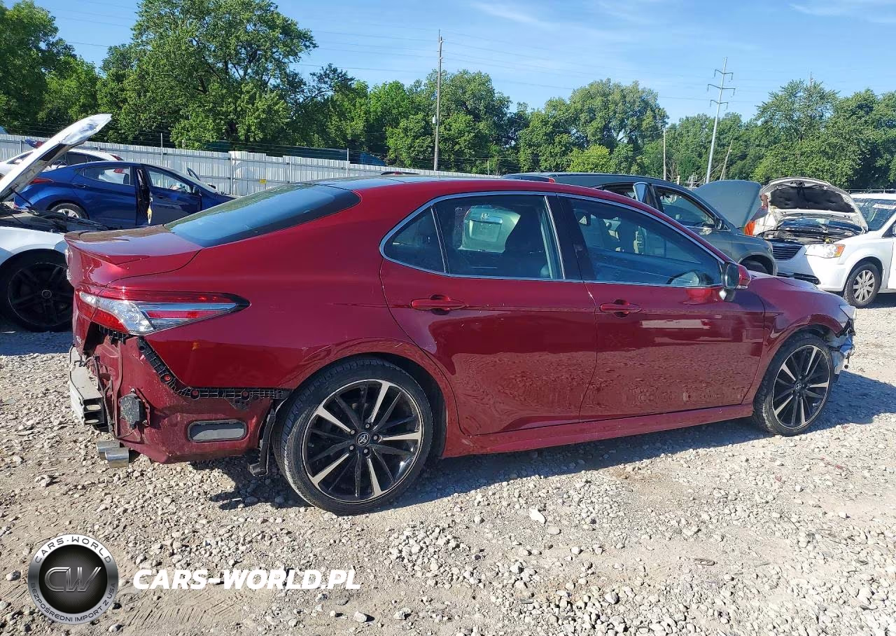 2018 Toyota Camry Xse VIN:4T1B61HK8JU643270 - 3