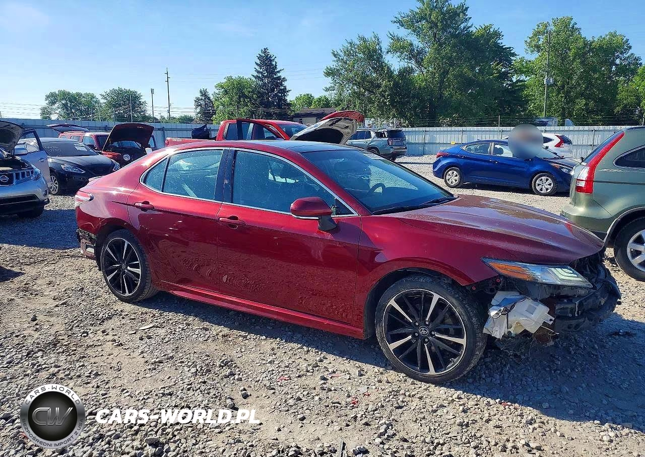 2018 Toyota Camry Xse VIN:4T1B61HK8JU643270 - 4