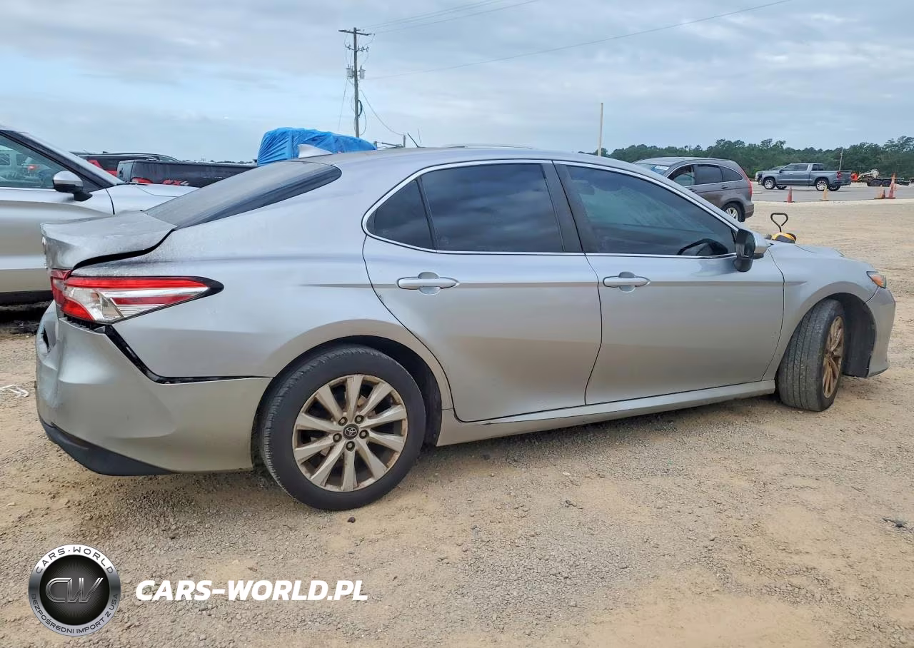 2019 Toyota Camry Le VIN:4T1B11HK4KU721317 - 3