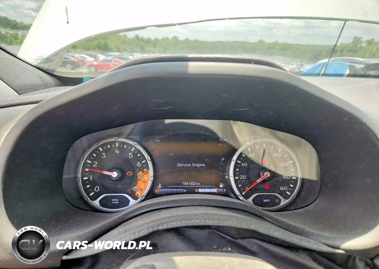 2018 Jeep Renegade Latitude VIN:ZACCJBBB4JPG75558 - 9