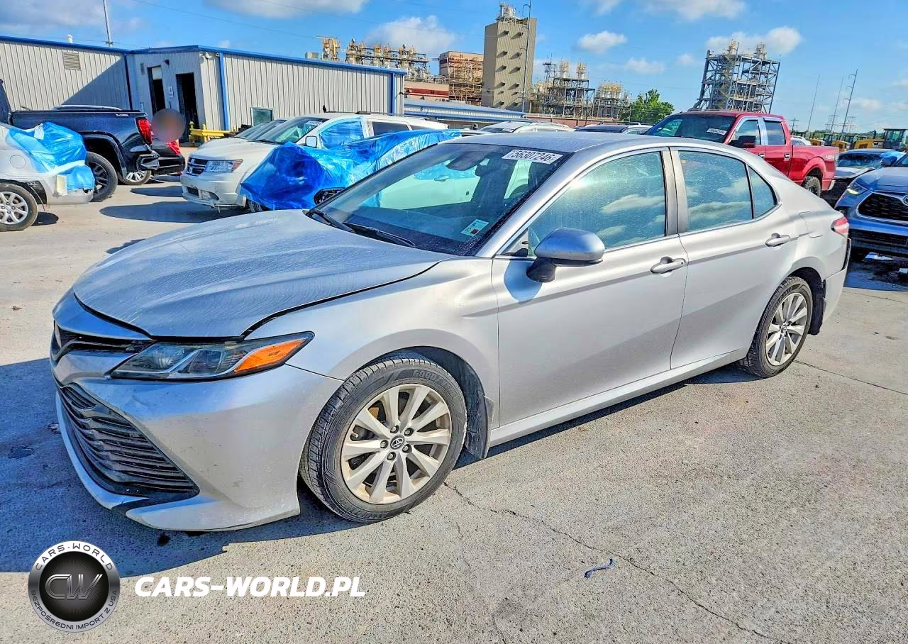2018 Toyota Camry Le – zdjęcie 1 z 12