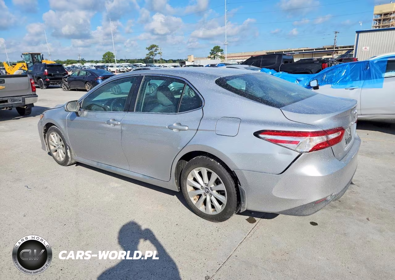 2018 Toyota Camry Le VIN:4T1B11HK4JU568873 - 2