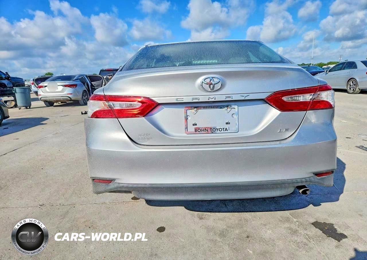 2018 Toyota Camry Le VIN:4T1B11HK4JU568873 - 6