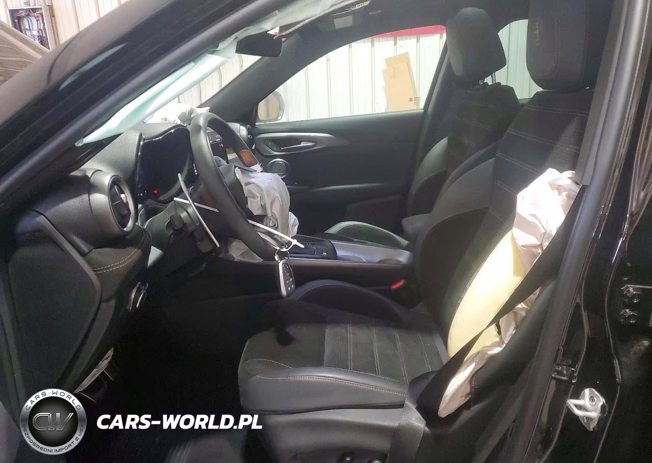 2025 Alfa Romeo Tonale Base VIN:ZASNATAN9S3104863 - 7