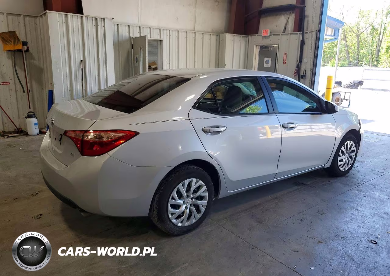2019 Toyota Corolla Le VIN:2T1BURHE2KC174923 - 3