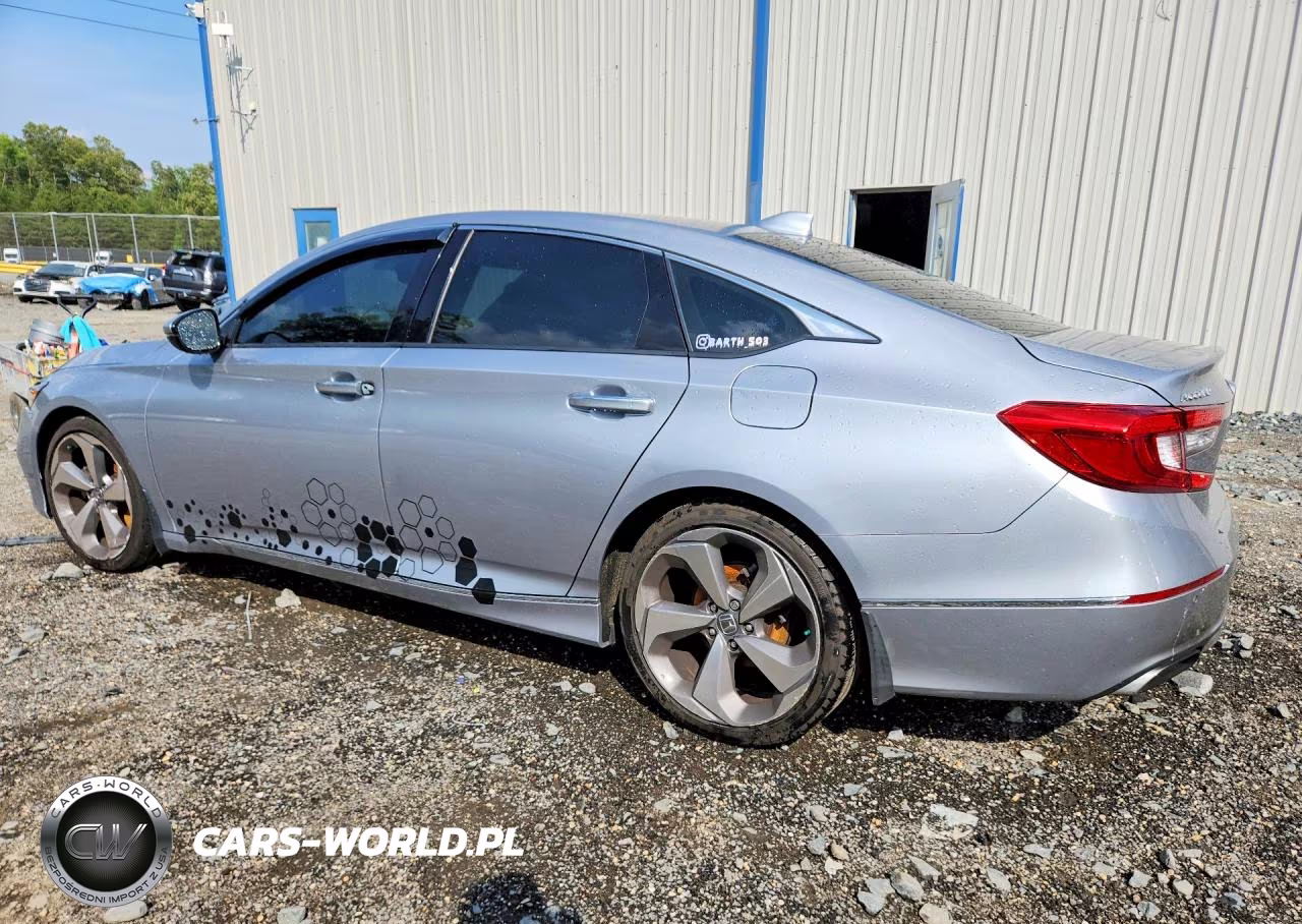 2018 Honda Accord Touring VIN:1HGCV1F97JA005784 - 2