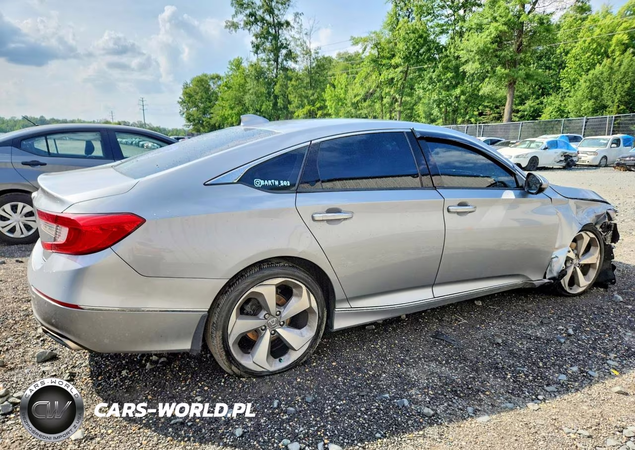 2018 Honda Accord Touring VIN:1HGCV1F97JA005784 - 3