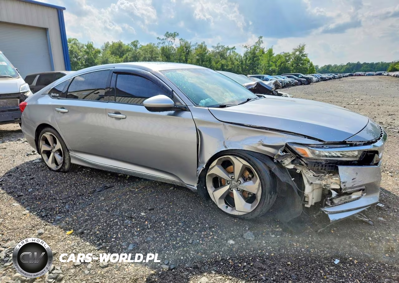 2018 Honda Accord Touring VIN:1HGCV1F97JA005784 - 4