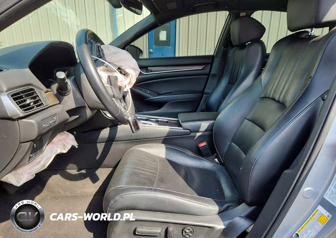 2018 Honda Accord Touring VIN:1HGCV1F97JA005784 - 7