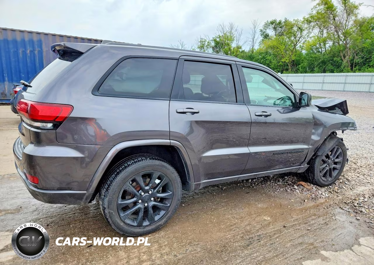 2017 Jeep Grand Cherokee Laredo VIN:1C4RJFAG5HC822130 - 3
