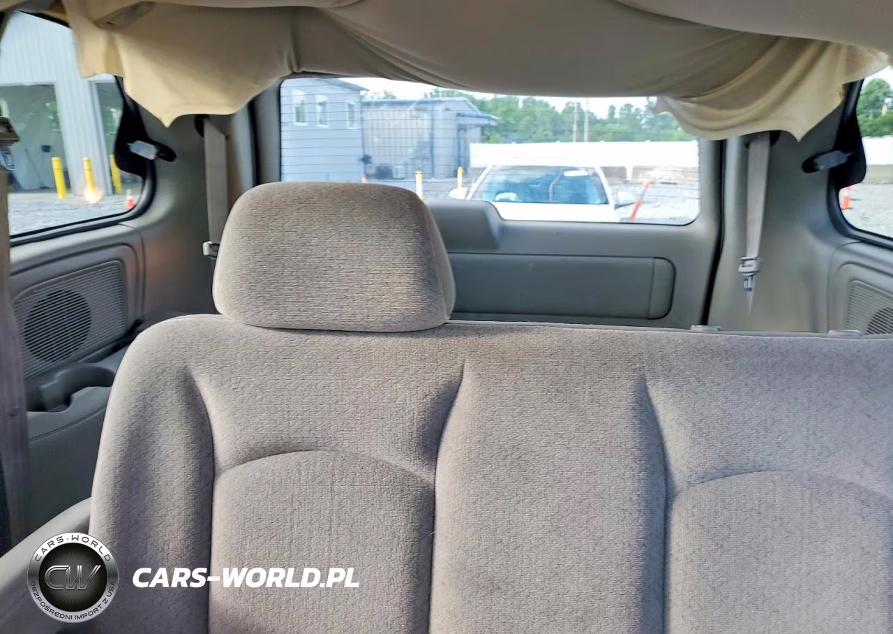 2003 Chrysler Voyager Lx VIN:1C4GJ45393B114951 - 10