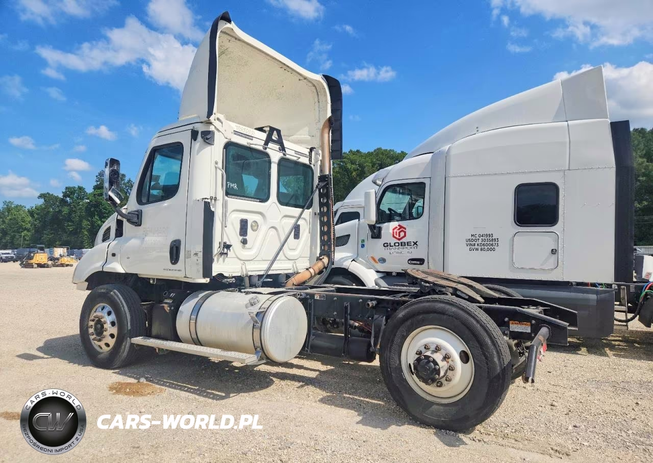2015 Freightliner Cascadia 113 VIN:3AKBGBDV6FSGG8488 - 3