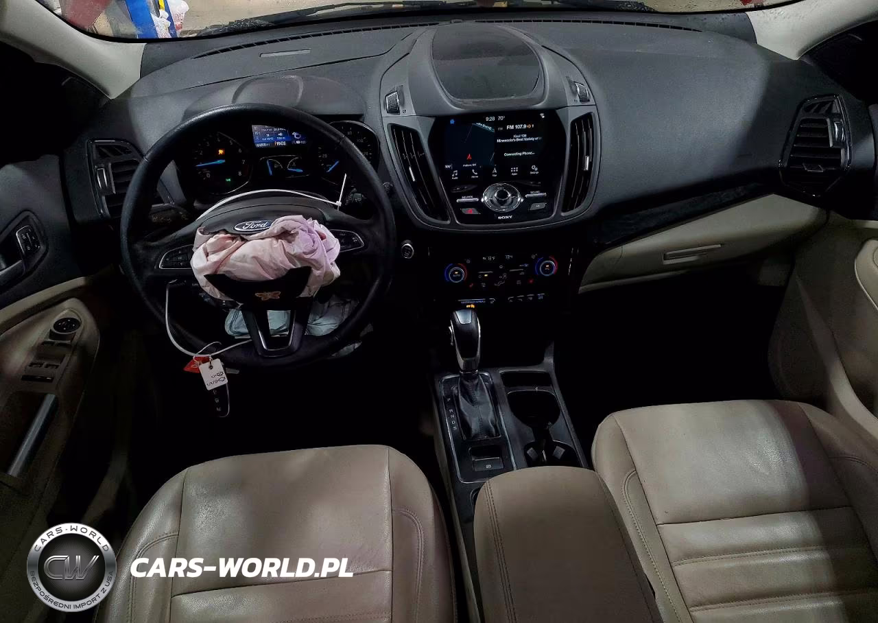2019 Ford Escape Titanium VIN:1FMCU9J90KUB61135 - 8