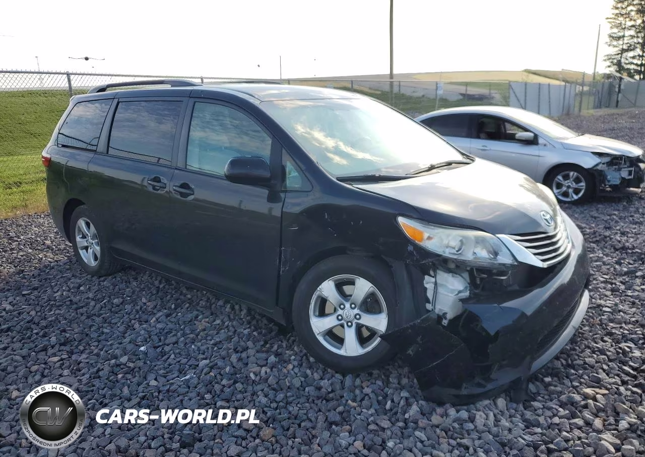 2015 Toyota Sienna Le VIN:5TDKK3DC1FS605787 - 4