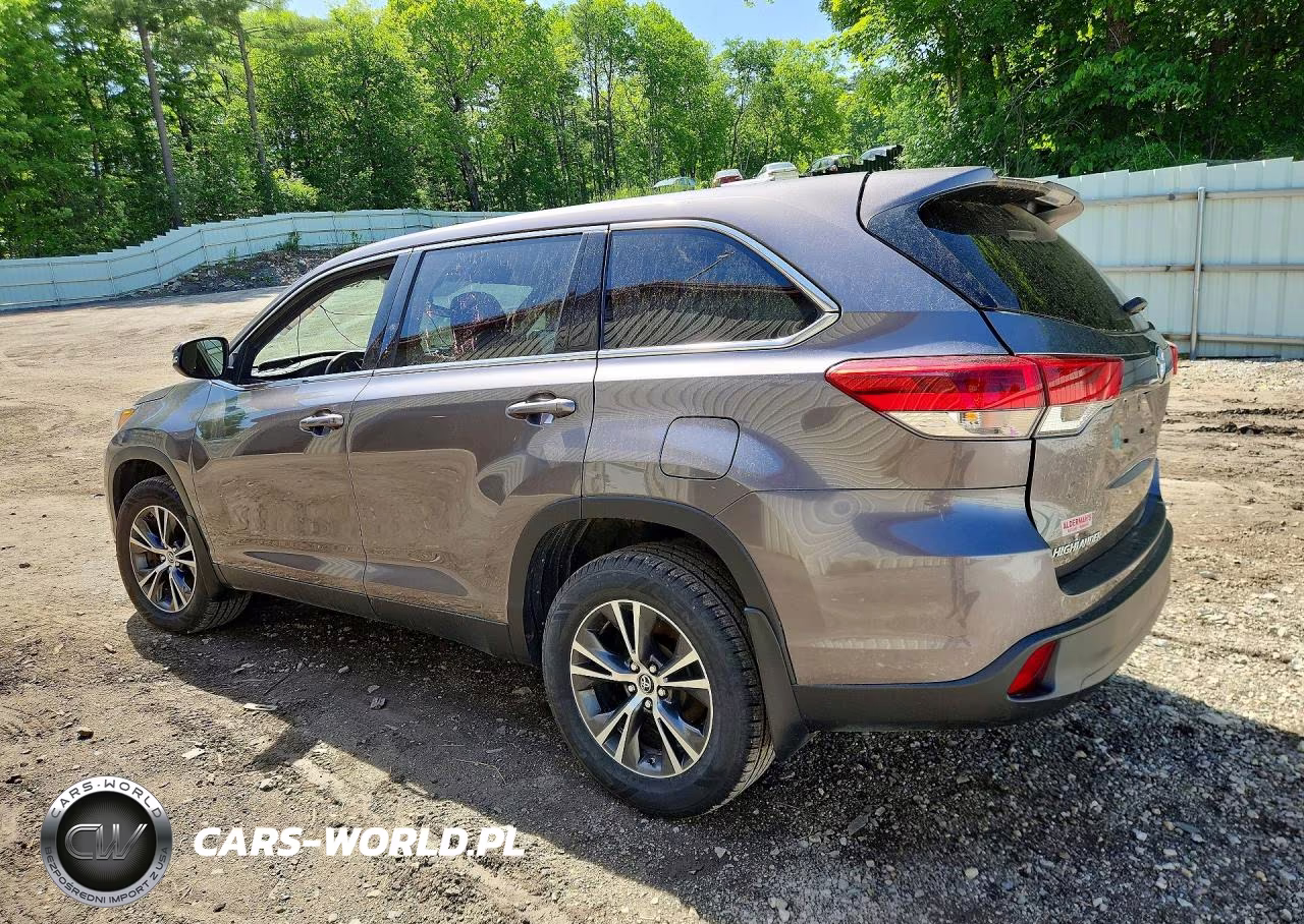 2019 Toyota Highlander Le VIN:5TDBZRFH1KS722495 - 2