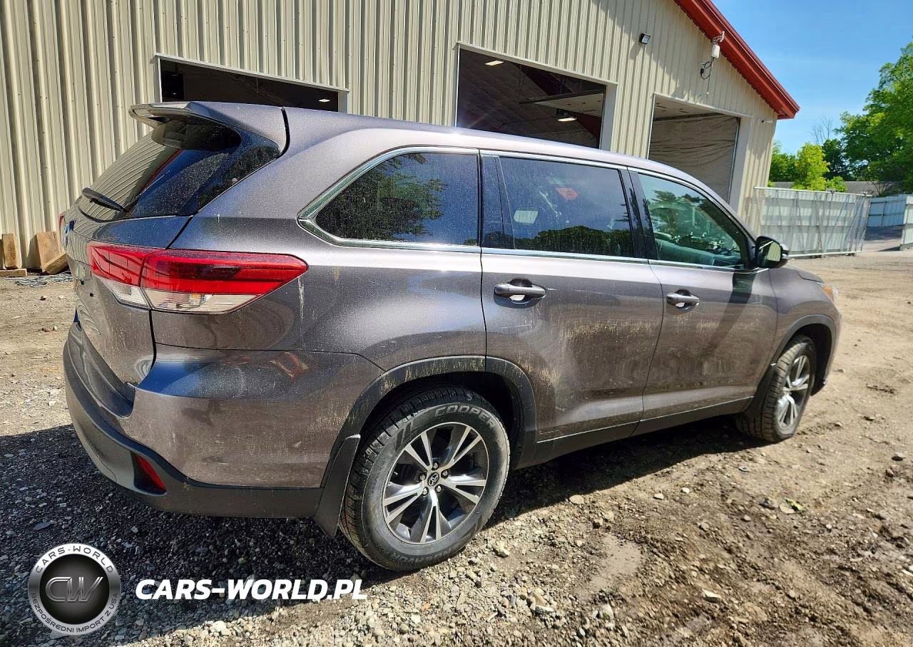 2019 Toyota Highlander Le VIN:5TDBZRFH1KS722495 - 3