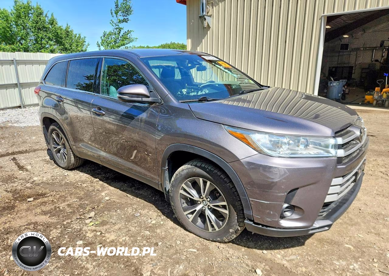 2019 Toyota Highlander Le VIN:5TDBZRFH1KS722495 - 4
