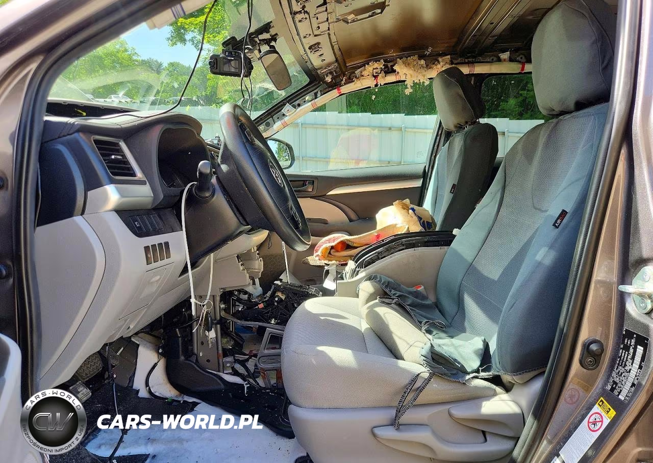 2019 Toyota Highlander Le VIN:5TDBZRFH1KS722495 - 7