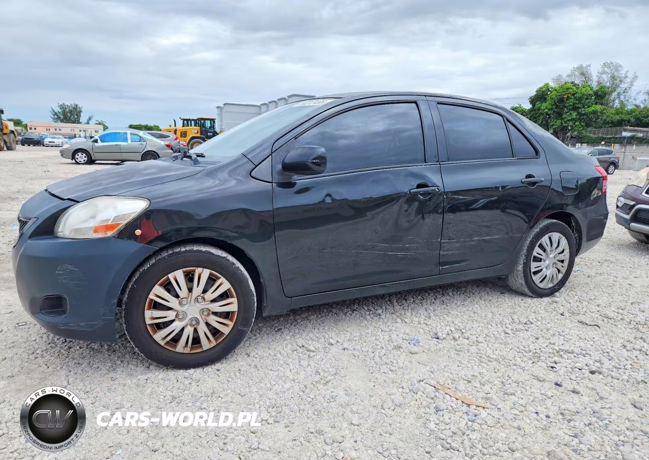 2012 Toyota Yaris Fleet – zdjęcie 1 z 12