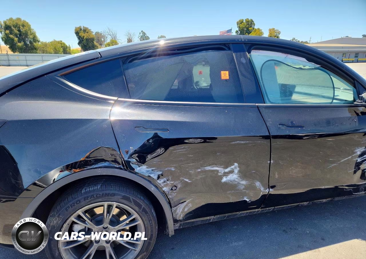2024 Tesla Model Y VIN:7SAYGDED4RF202522 - 11