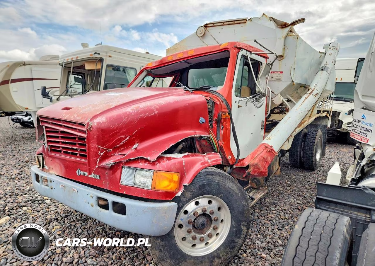 2000 International 4900 Feed Delivery Truck VIN:1HTSDAAN6YH311039 - 2