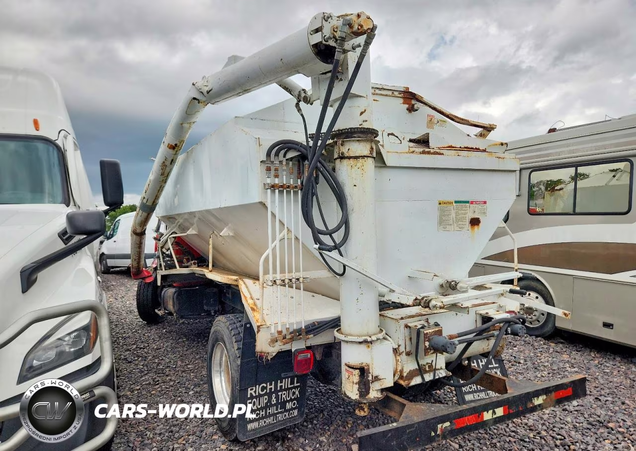 2000 International 4900 Feed Delivery Truck VIN:1HTSDAAN6YH311039 - 3
