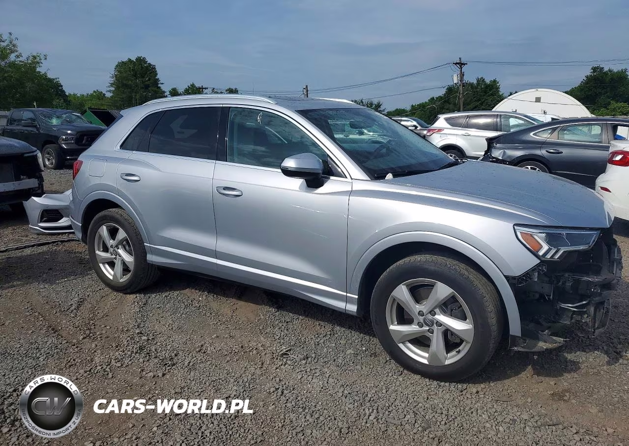 2019 Audi Q3 Premium Plus VIN:WA1BECF3XK1081013 - 4