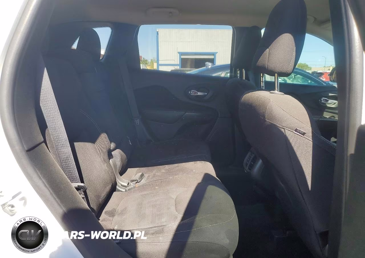 2017 Jeep Cherokee Latitude VIN:1C4PJMCS0HW513712 - 11